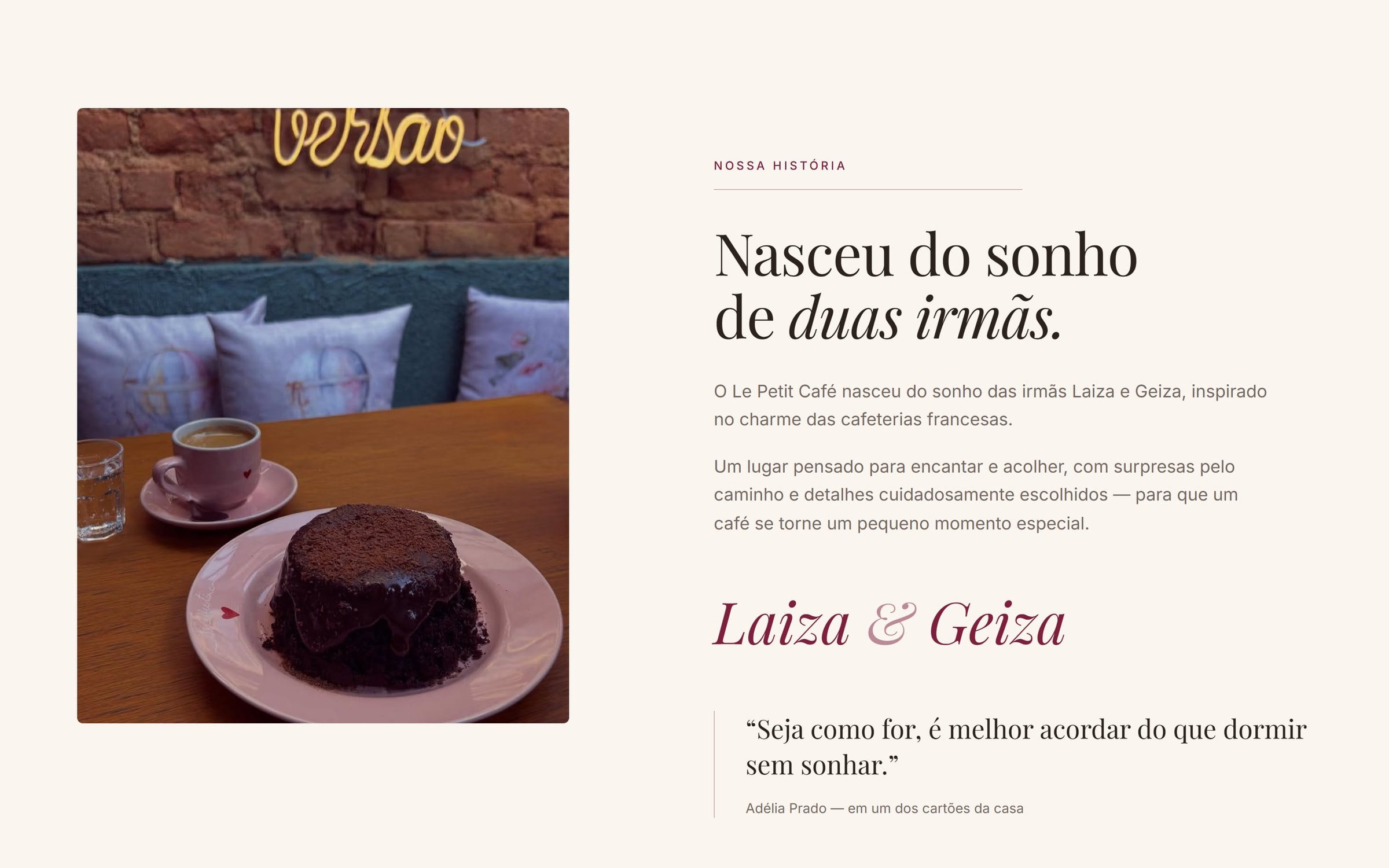Seção de história do Le Petit Café com o título “Nasceu do sonho de duas irmãs.” e a assinatura Laiza & Geiza.